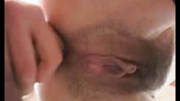 سلوتي فاتنة الشعر البني يحصل بوسها يمسح من قبل افلام سكس تبادل زوجات اجنبي المتأنق السوداء قرنية