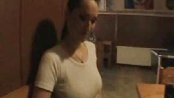 ساحر فاتنة أحمر الشعر Ember Stone يأخذ جولة على سكس اجنبي عائلات الديك الثابت في وضع راعية البقر العكسي