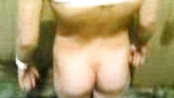 يضرب سكس اجنبية مترجمة للعربية الرجل الفتاة على السطح ثم في الحمام