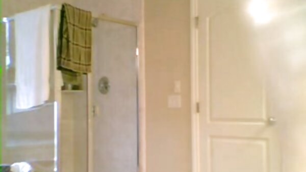 دوي عصابة فاضح من عاهرة شقراء العصير سكس اجنبية مترجم من قبل ثلاثة ديوك الدهون