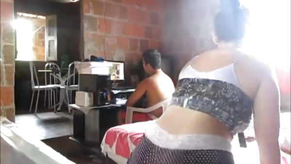 امرأة سمراء نحيفة وطويلة مع ثدي sسكس اجنبى صغير آنا مورنا تحصل على قوتها مطعون من الخلف