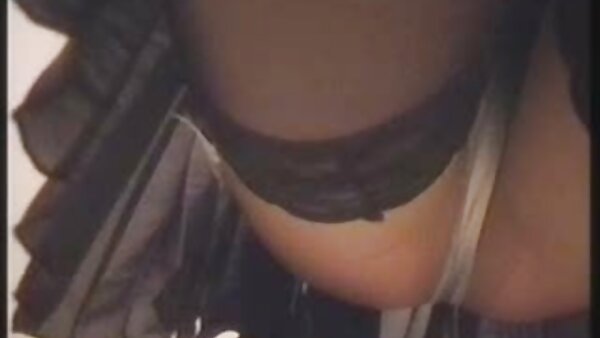 الحمام العام القذر هو المكان الذي تركب فيه ميشيل لاي سكس اجنبي مترجم نار الديك