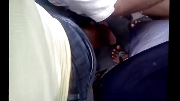 فتاة آسيوية سيكس اجنبي مترجم غريبة تبتلع lollicock السكرية لرجلها بشغف