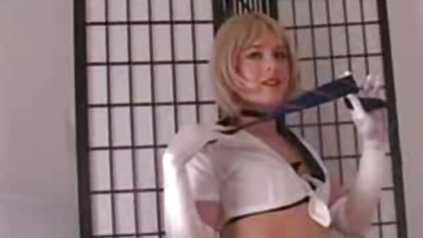 تواجه ملكة الأبنوس المليئة بالحيوية الكنز العضو التناسلي النسوي جولات وركوب سكس أجنبى مترجم الخيل على القمة