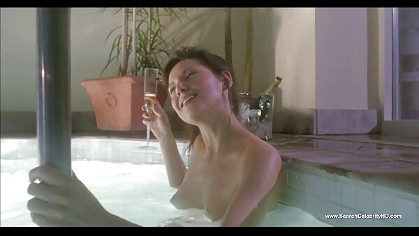 غريب و سكس اجنبي عربي عاهرة الفتيات Ela Darling و Ryan Ryans على السرير