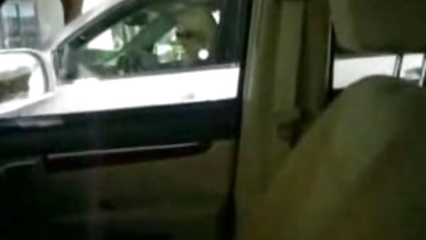 سلوتي عاهرة سمراء مع هيئة لطيفة ركوب الديك سيكس اجنبي
