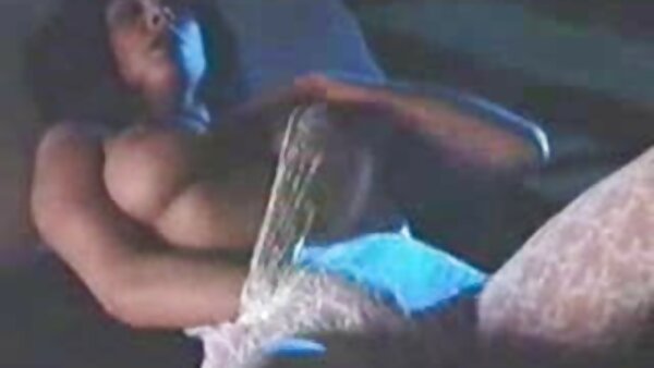 لطيف امرأة سمراء في سن المراهقة مقاطع سكس اجنبي مترجم يعطي اللسان ويؤكل